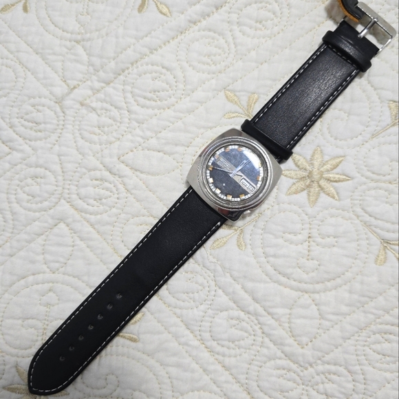 Vintage Seiko 5 Men's Watch 6119-7410 Automatic Asymmetrical Case Black - Picture 6 of 7